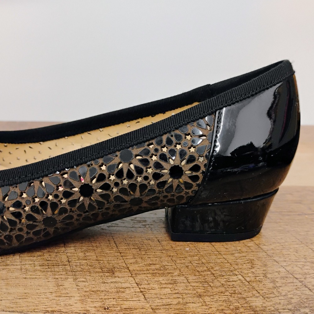Ros Hommerson Trisha Womens Black Patent Leather Flowers Bow Dressy Flats 6N - Picture 4 of 10